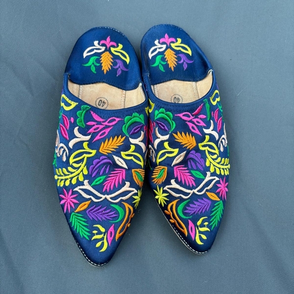 Pair of handmade Moroccan babouche, crafted by skilled artisans, Size 9,5-10 - Picture 2 of 3